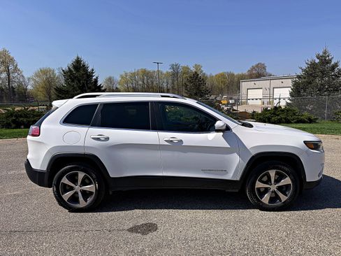 Used 2019 Jeep Cherokee Limited image 10