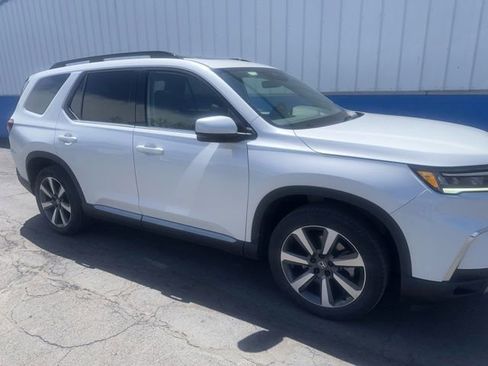 Used 2023 Honda Pilot Touring image 2