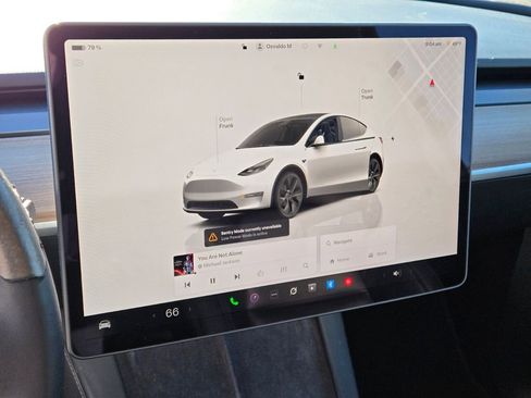 Used 2024 Tesla Model Y Long Range image 12