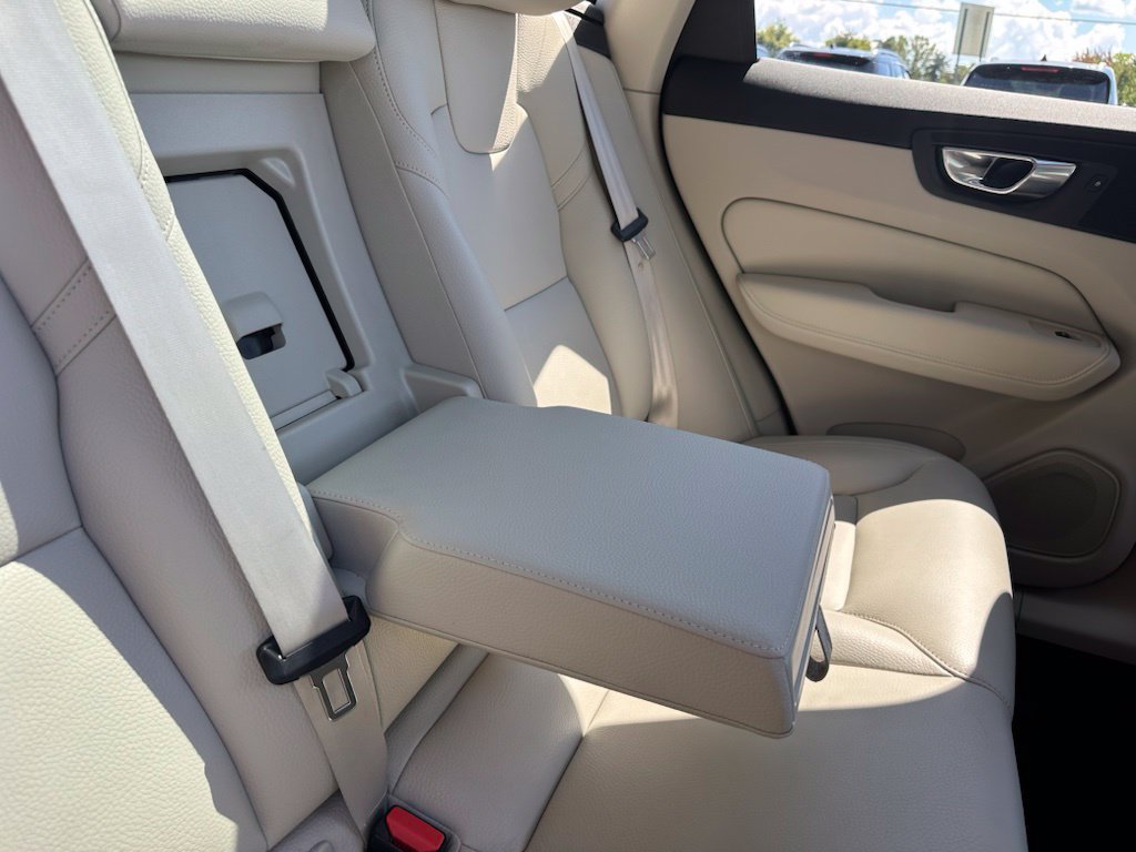 Used 2023 Volvo XC60 B5 Plus AWD/4WD image 34