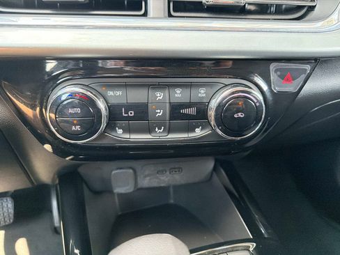 Used 2024 Chevrolet Trax LT w/ Driver Confidence Package FWD image 24