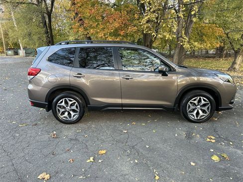 Certified 2023 Subaru Forester Premium image 9