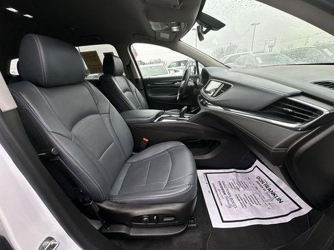 Used 2021 Buick Enclave Essence image 24