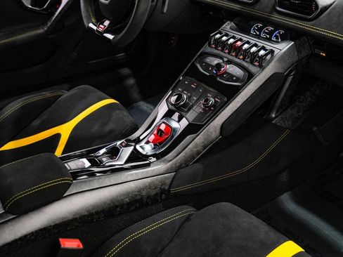 Used 2018 Lamborghini Huracan Performante image 23