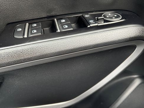 Used 2025 Kia Soul LX w/ LX Technology Package FWD image 18