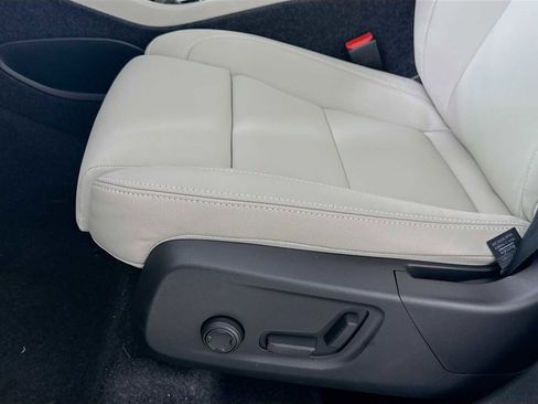 New 2026 Volvo XC40 B5 Plus w/ Protection Package Premier image 17