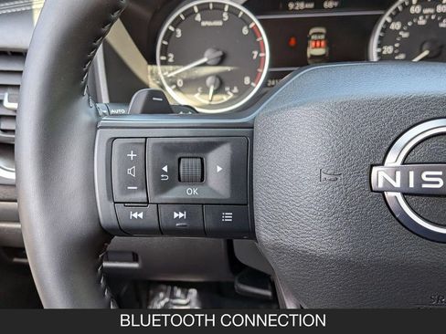 Used 2025 Nissan Rogue SV FWD image 17