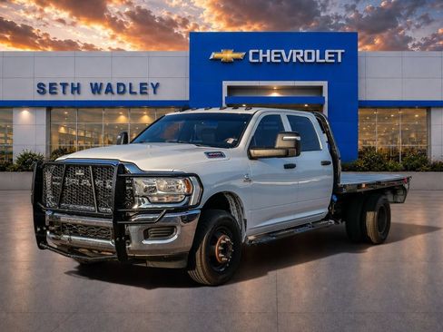 Used 2024 RAM 3500 Tradesman w/ Chrome Appearance Group AWD/4WD image 3