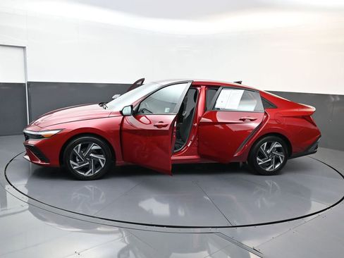 Certified 2025 Hyundai Elantra SEL image 31