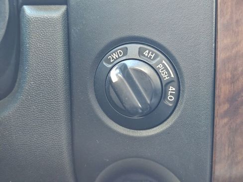 Used 2012 Nissan Titan SL image 30