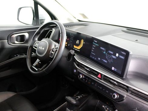 Used 2024 Kia Sorento S image 13