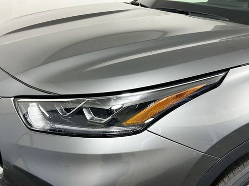 New 2026 Toyota Highlander Limited image 9