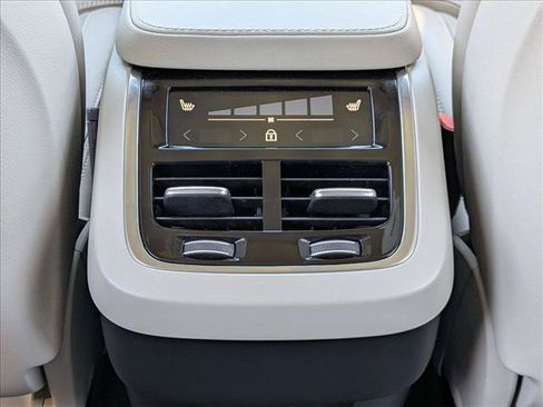 Used 2022 Volvo XC90 T6 Inscription w/ Lounge Package AWD/4WD image 25