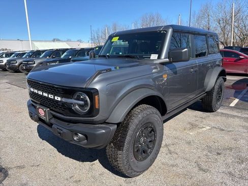New 2025 Ford Bronco Badlands w/ Sasquatch Package image 3