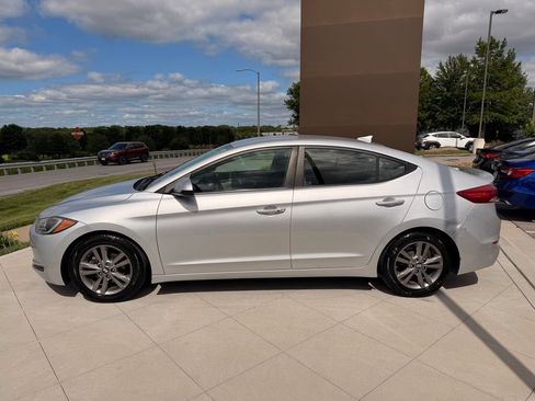 Used 2017 Hyundai Elantra SE w/ SE A/T Tech Package 03 FWD image 6