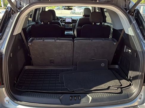 Used 2021 Ford Explorer Limited w/ Equipment Group 301A AWD/4WD image 36