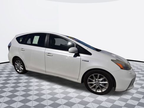 Used 2013 Toyota Prius V Five image 3