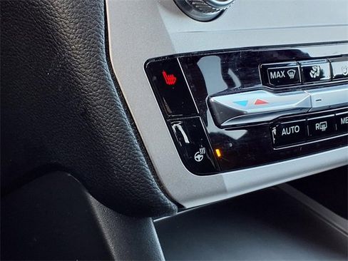 Certified 2022 Ford Explorer XLT w/ Equipment Group 202A image 5