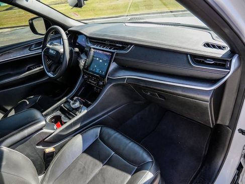 Used 2024 Jeep Grand Cherokee L Limited w/ Luxury Tech Group II image 16