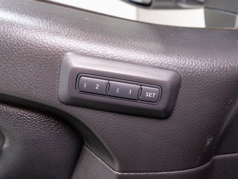 Used 2019 Nissan Titan SL w/ Midnight Edition AWD/4WD image 16