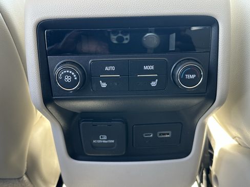 Used 2022 GMC Acadia Denali w/ Denali Technology Package FWD image 20