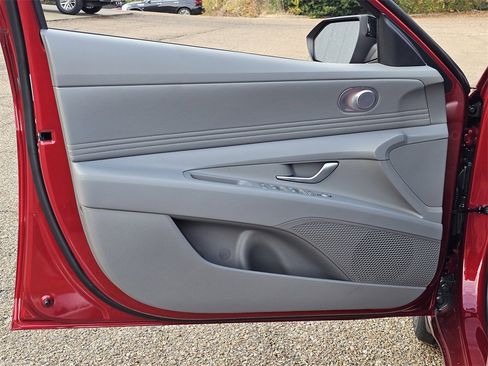 Certified 2026 Hyundai Elantra SEL Sport image 11