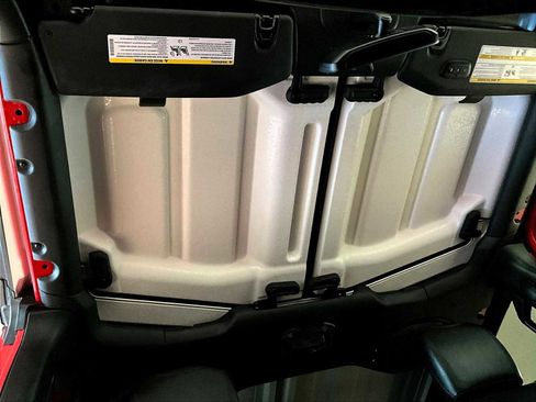 Used 2021 Jeep Gladiator Rubicon AWD/4WD image 25