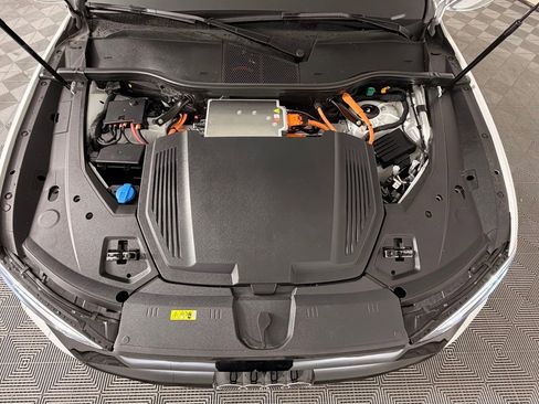 Certified 2024 Audi Q8 e-tron Premium Plus AWD/4WD image 22