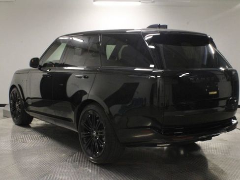 Used 2025 Land Rover Range Rover SE AWD/4WD image 3