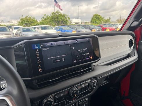 Used 2025 Jeep Wrangler Sahara image 20