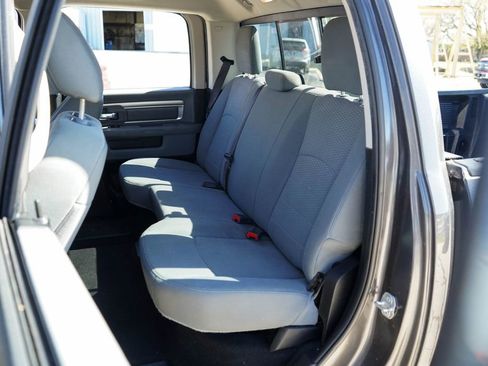 Used 2020 RAM 1500 Classic SLT image 32