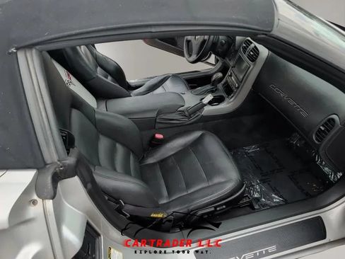 Used 2006 Chevrolet Corvette Convertible w/ Preferred Equipment Group RWD image 21