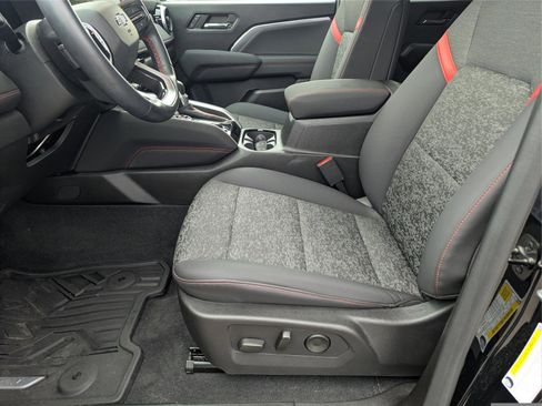 Used 2024 Chevrolet Colorado Z71 w/ Z71 Convenience Package 2 image 17