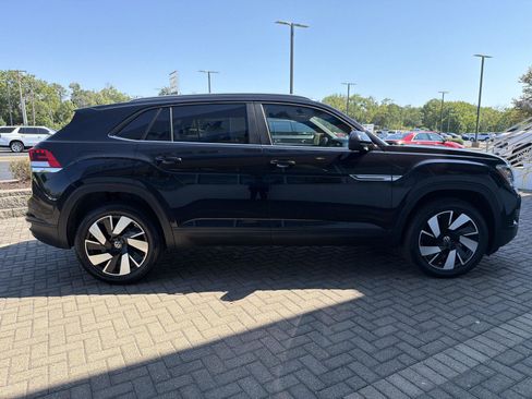 Used 2024 Volkswagen Atlas Cross Sport SE FWD image 6