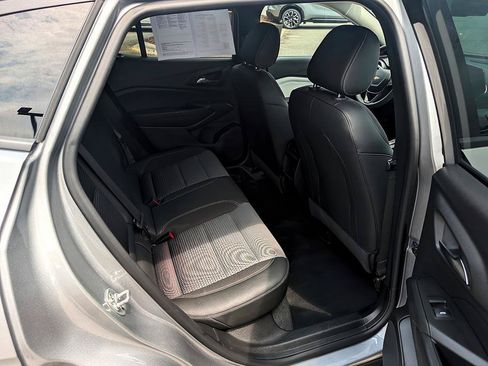 Used 2025 Chevrolet Trax LT FWD image 25