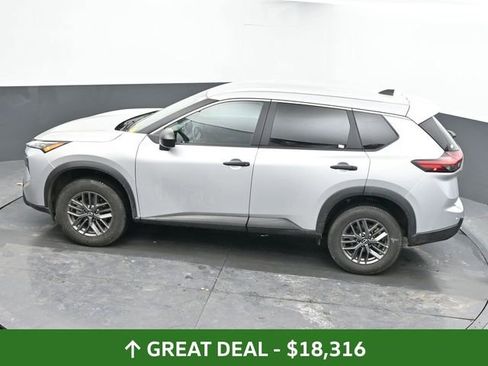 Used 2024 Nissan Rogue S image 39