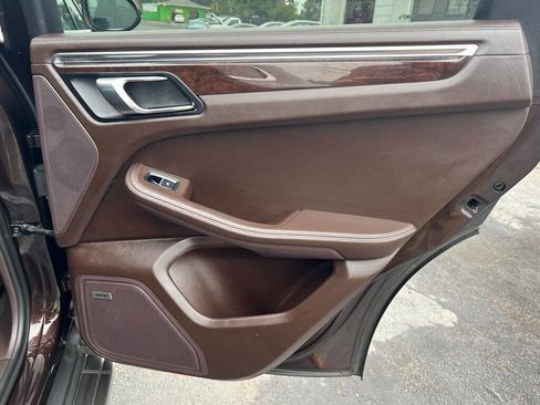 Used 2017 Porsche Macan Turbo image 35