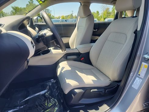 Used 2025 Honda HR-V LX image 25