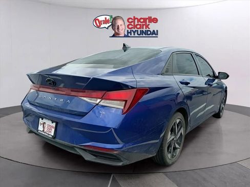 Used 2023 Hyundai Elantra SEL w/ Convenience Package FWD image 3