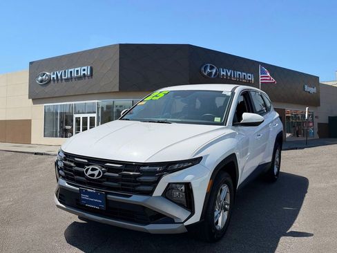 Used 2025 Hyundai Tucson SE AWD/4WD image 4