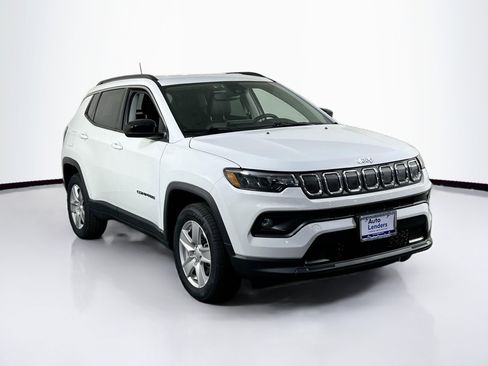 Used 2022 Jeep Compass Latitude AWD/4WD image 3