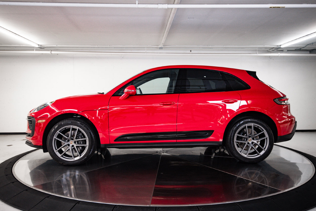 Certified 2026 Porsche Macan AWD/4WD image 2