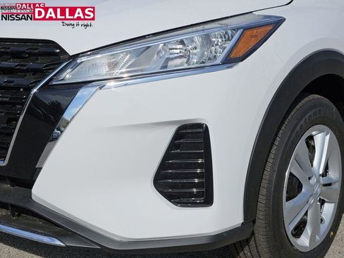 New 2025 Nissan Kicks Play S image 5