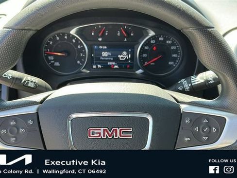 Used 2024 GMC Terrain SLE AWD/4WD image 10