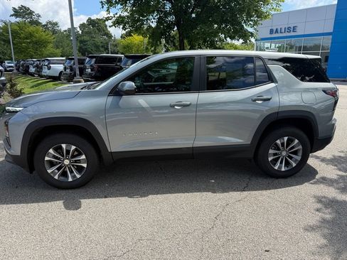 Used 2025 Chevrolet Equinox LT AWD/4WD image 2