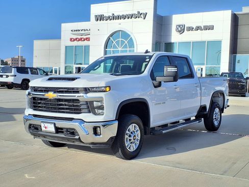 Used 2025 Chevrolet Silverado 2500 LT w/ Convenience Package AWD/4WD image 3