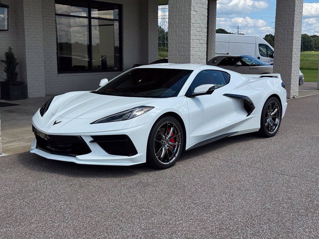 Used 2021 Chevrolet Corvette Stingray Preferred Cpe w/ Z51 Performance Package RWD image 3