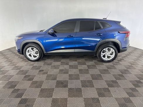 Used 2024 Chevrolet Trax LS w/ LS Convenience Package FWD image 8