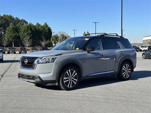 Certified 2022 Nissan Pathfinder Platinum w/ Cargo Package image 3