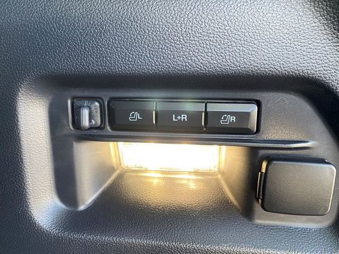 Used 2025 Ford Explorer Platinum AWD/4WD image 7